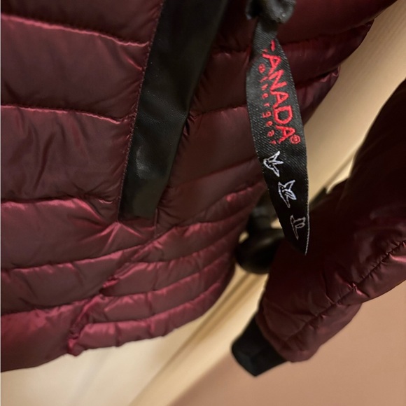 Canada Weather Gear Women’s Puffer Jacket Burgundy Hooded Lightweight Coat Sz S - Picture 4 of 13